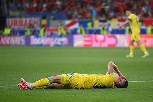 匈牙利媒体：索博斯洛伊腿筋旧伤复发，预计将伤缺3-4周